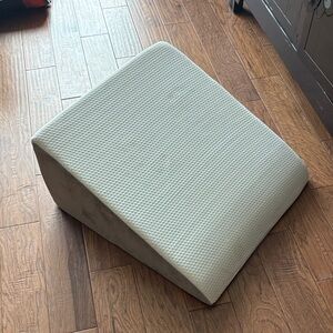 Wedge Pillow